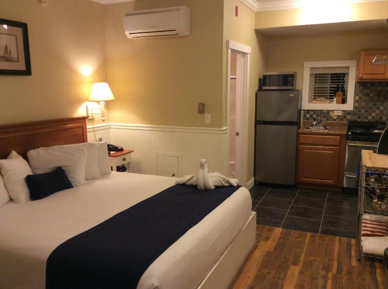 King Room with Balcony image 4