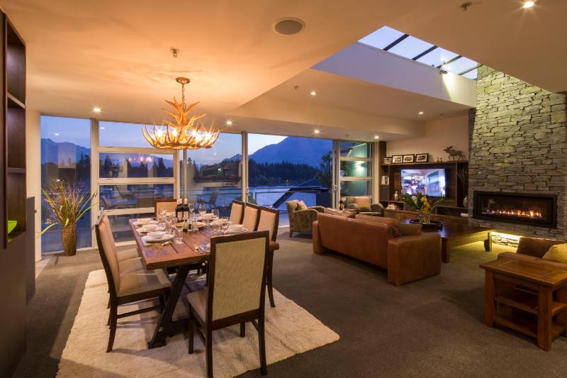 Three-Bedroom Penthouse Apartment 501 image 3