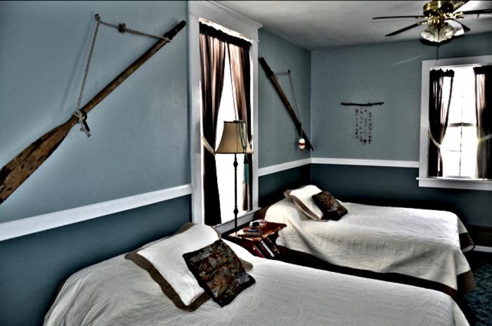 Double Room with Two Double Beds image 4