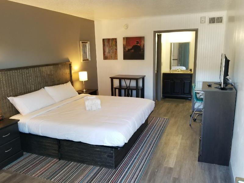 Blue Sky Inn- Complimentary Happy Hour Th-Sun Veteran owned Full Breakfast Best green space 1 mile from Blue Ridge Fire Pit - image 18