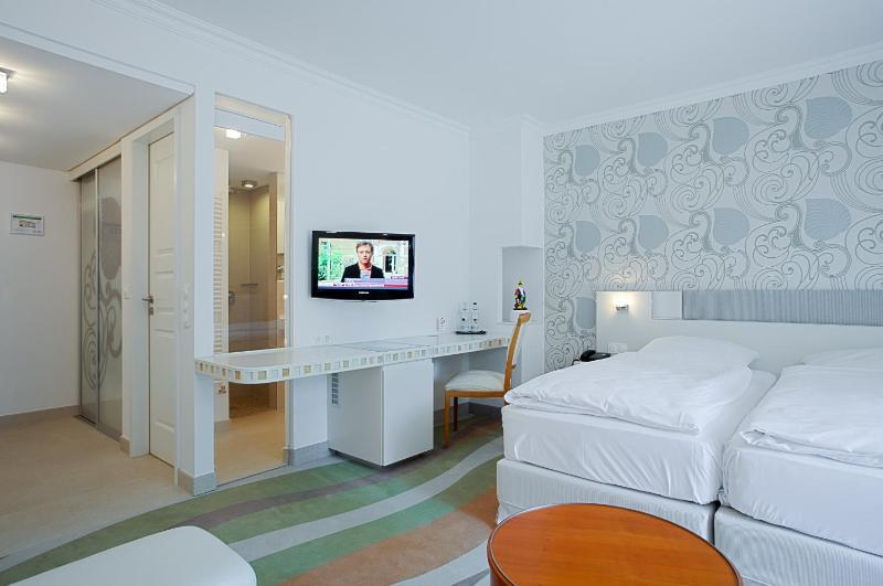 Double Room on Land Side image 2