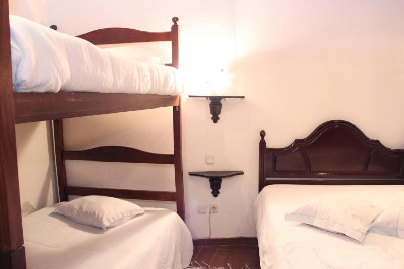 Economy Quadruple Room without Window image 4