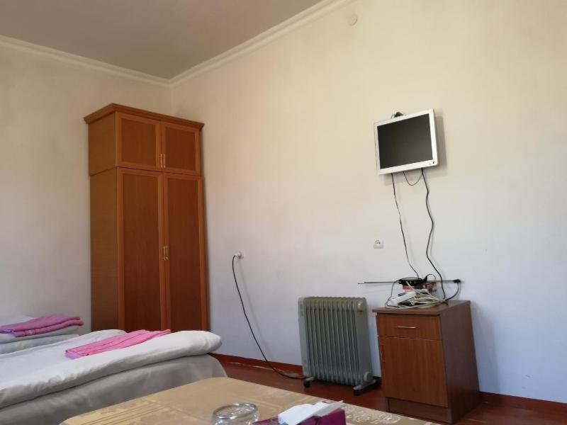 Twin Room with Private Bathroom image 1