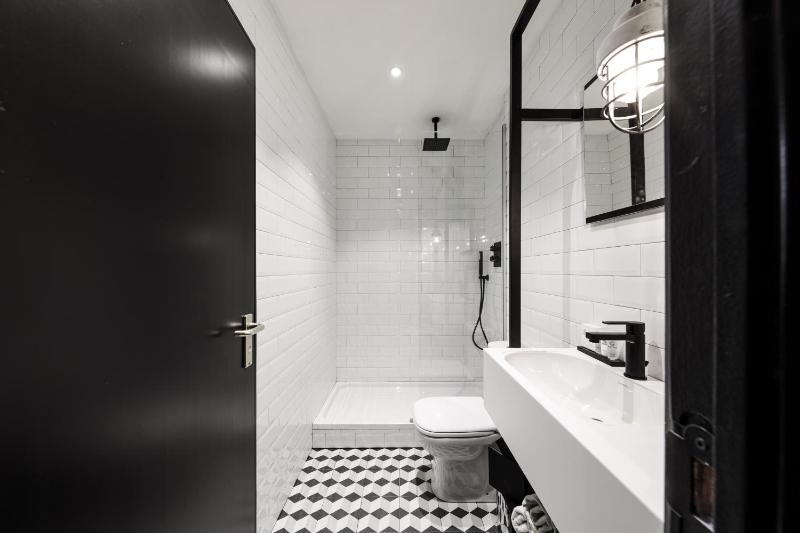 Medium with Streetview image 3