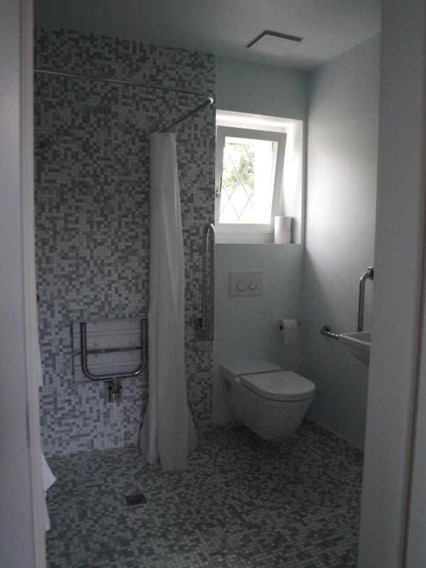Twin Room image 4