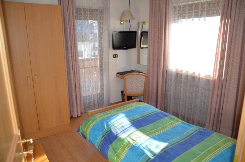Single Room image 4