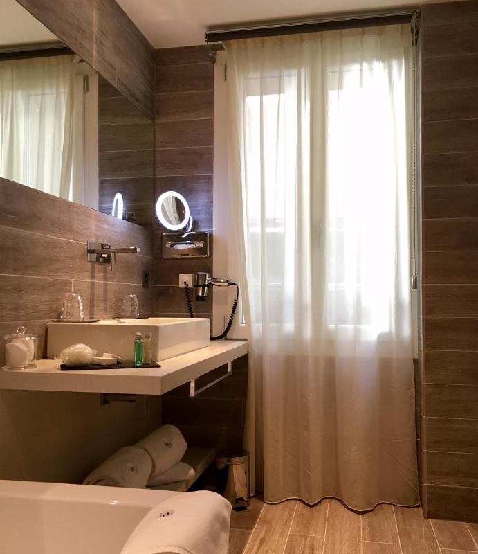 Standard Double Room image 4