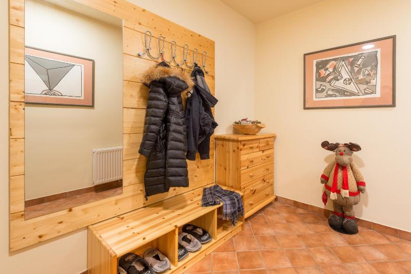 One-Bedroom Apartment image 4