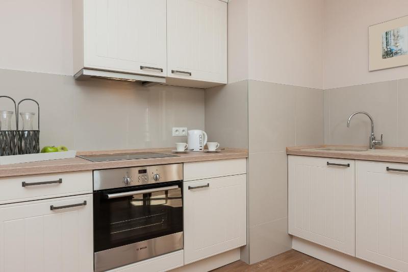 Studio Apartment with Balcony image 4
