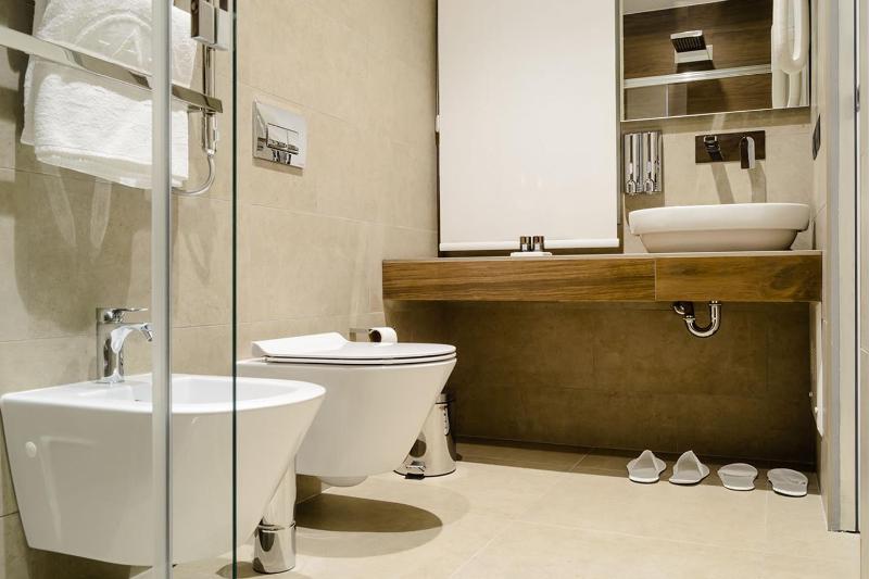 Deluxe Triple Room image 2