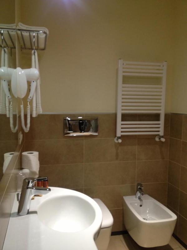 Standard Triple Room with Balcony image 4