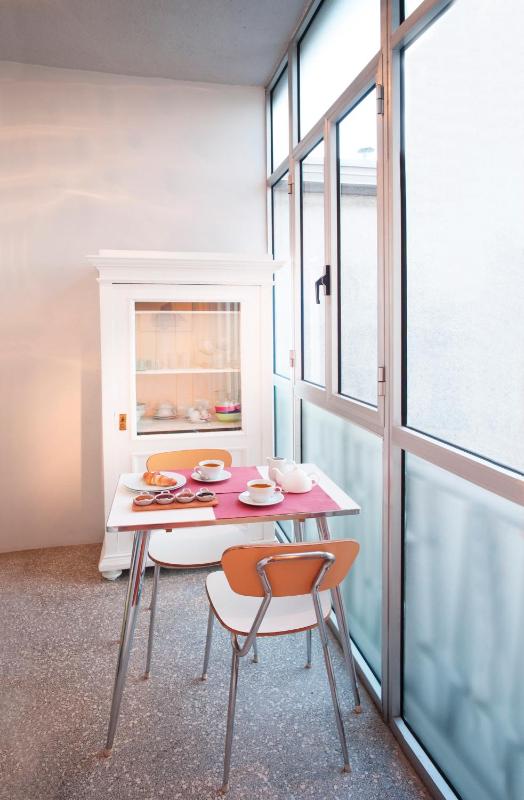One-Bedroom Apartment with Sea View and Balcony (4 Adults) - Separate Building image 3