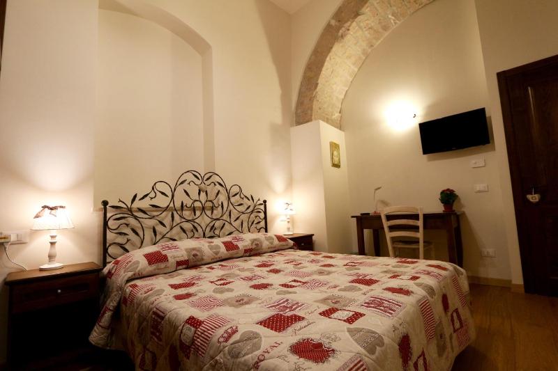 Double Room with Private Bathroom image 1