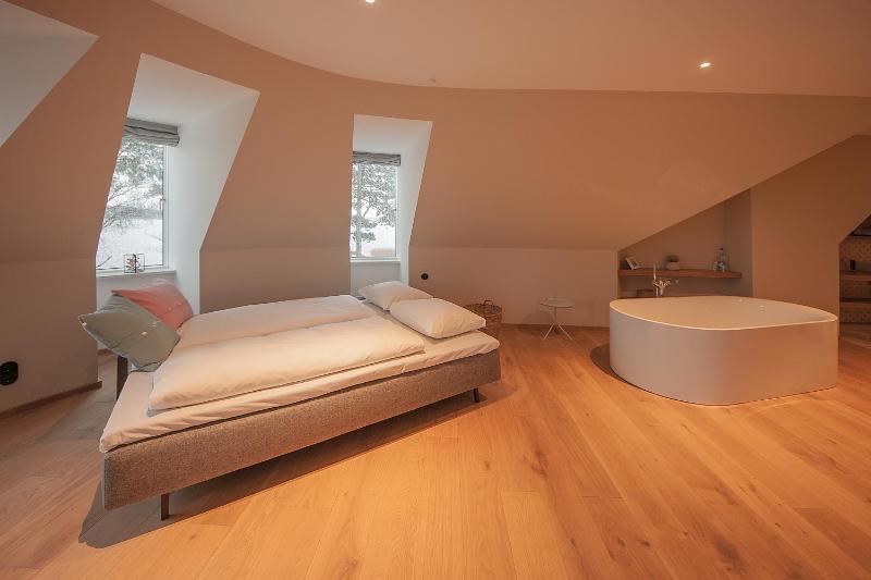 Studio with Sauna and water view image 3