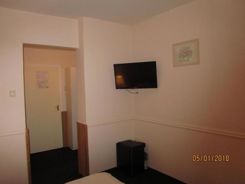 Standard Double or Twin Room image 1
