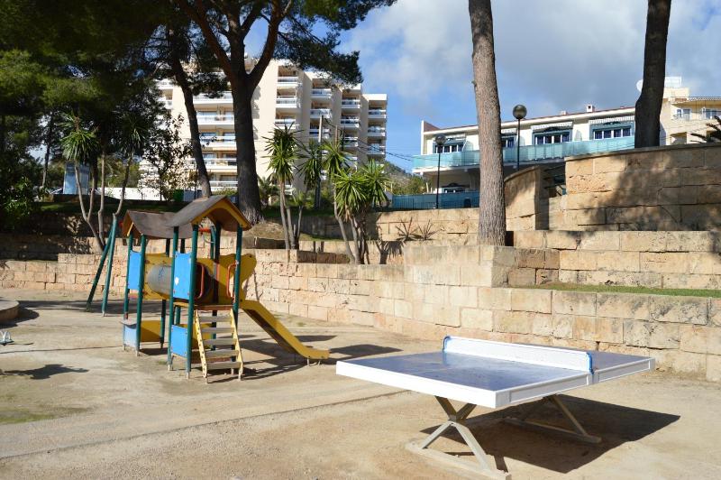 One-Bedroom Apartment with Sea View image 2