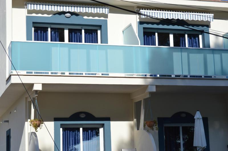 One-Bedroom Apartment with Sea View image 3