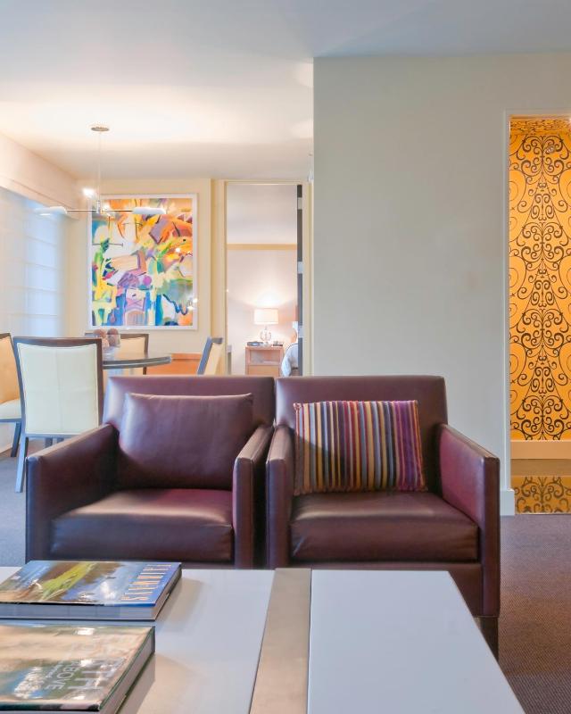 Luxury King Suite image 4