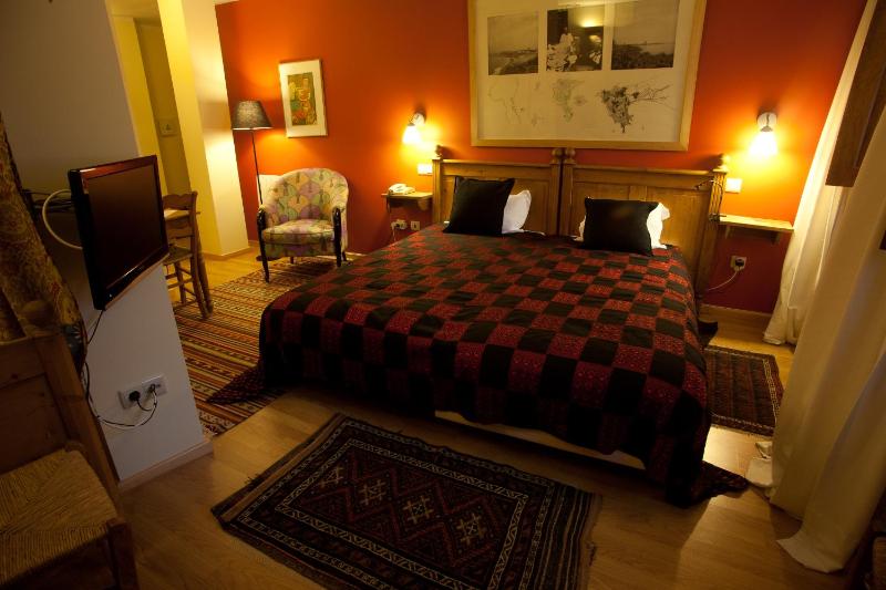 Standard Double Room image 2