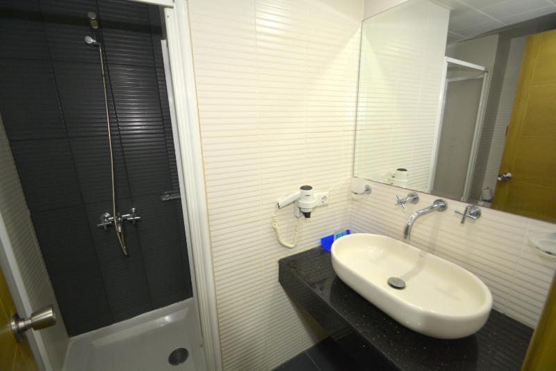 Double Room image 3