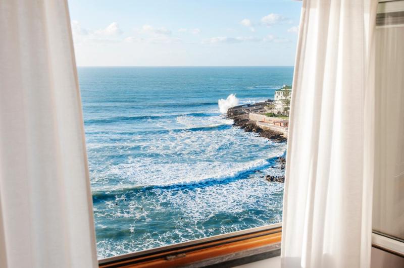 Double or Twin Room with Sea View and Shared Bathroom image 1