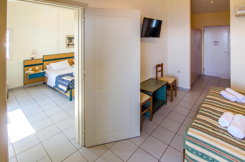 Family Interconnecting Room with Sea View image 1