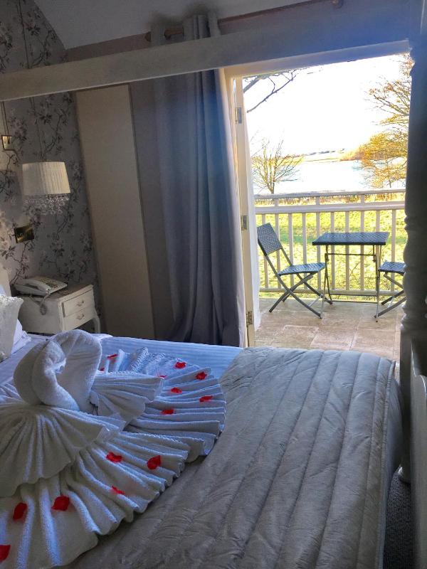 Suite with Lake View image 3