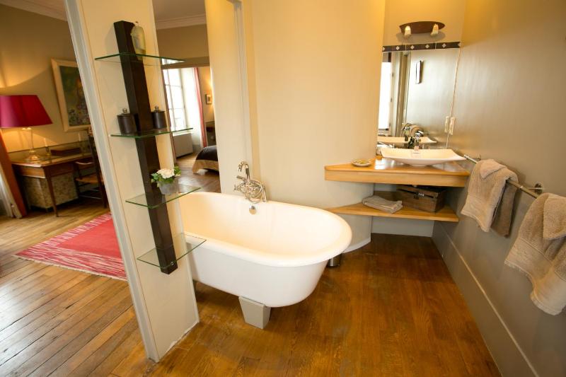 Comfort Double Room with Bath Tub image 3