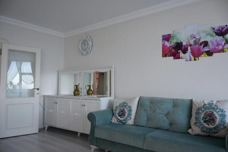 Three-Bedroom Apartment with Sea View and Balcony image 4