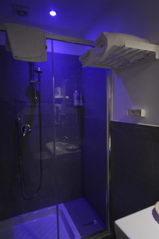 Design Double Room image 3