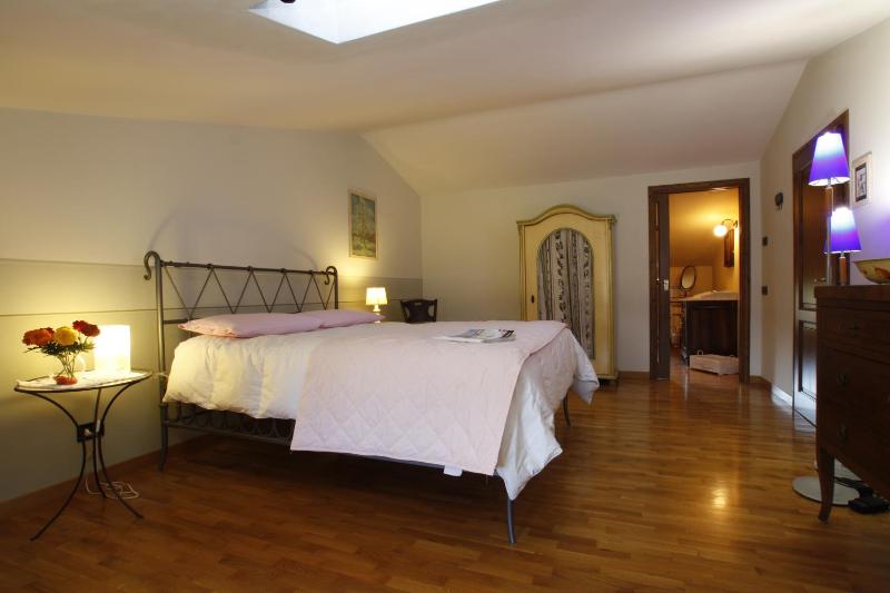 Double Room with Private Bathroom image 1