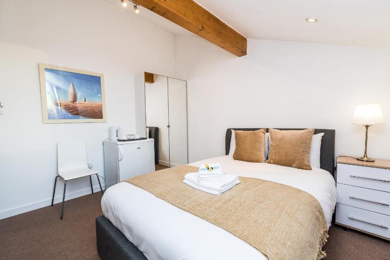 Double Room with Shared Bathroom image 4