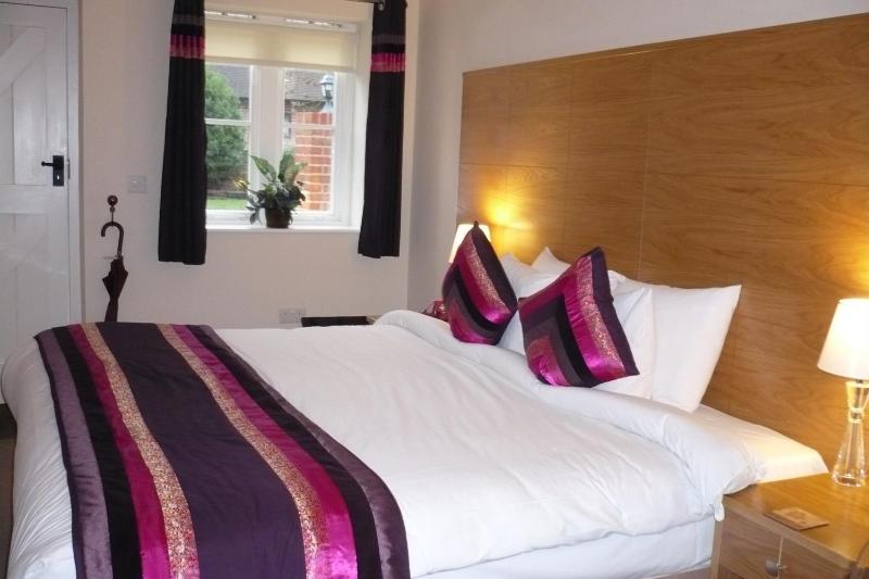 Double Room image 3