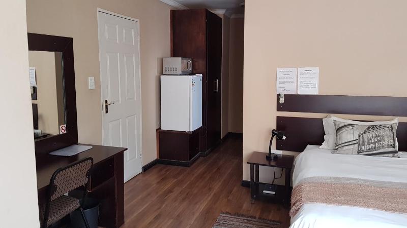Tsessebe Guesthouse - image 2
