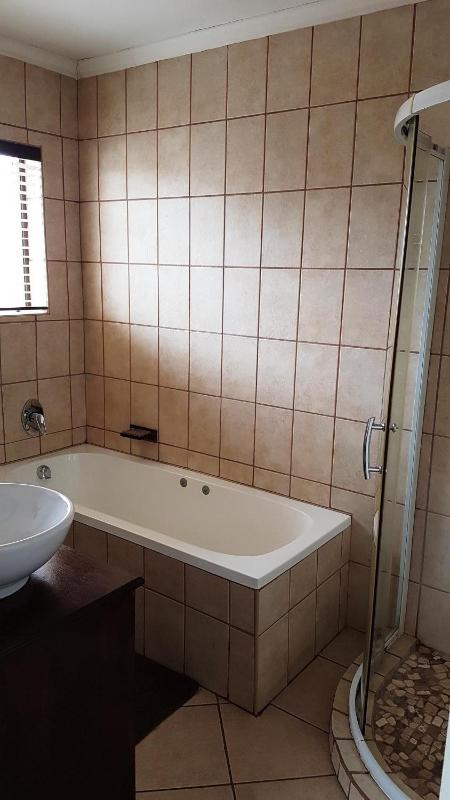 Tsessebe Guesthouse - image 16