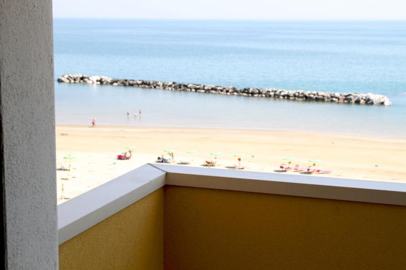Room with Sea View image 1