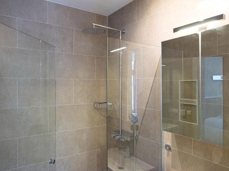 Park Central Executive 82D image 3