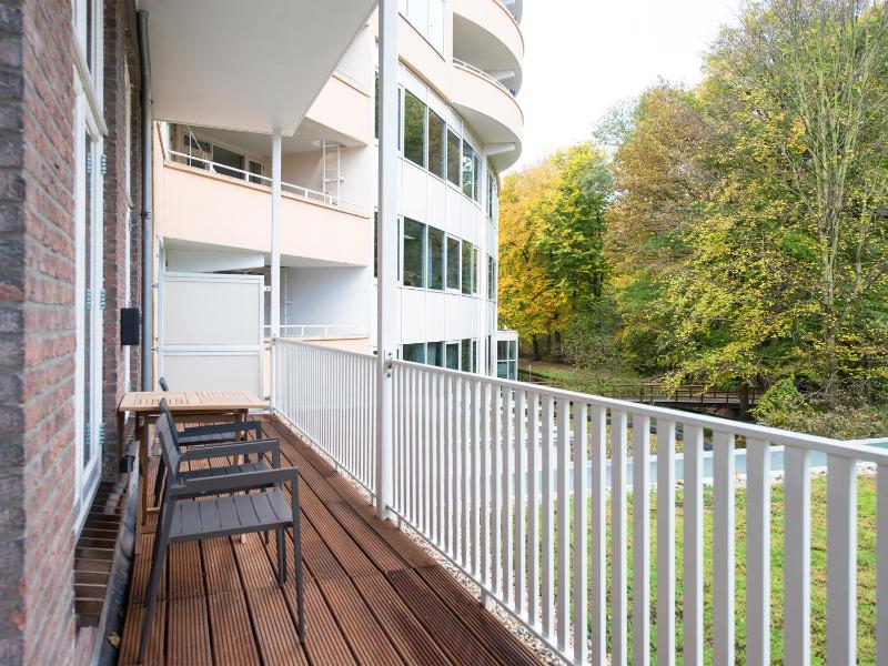 Park Central Executive 82D image 2