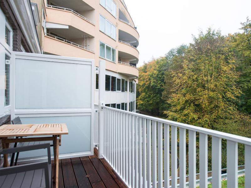 Park Central Executive 82E image 2