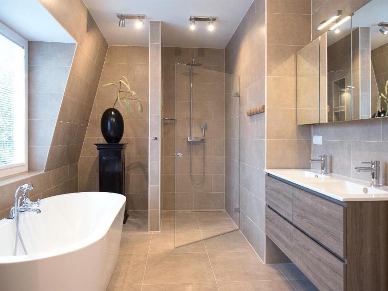 Park Central Executive 82E image 4