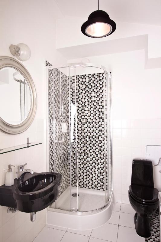 Deluxe Double Room image 3