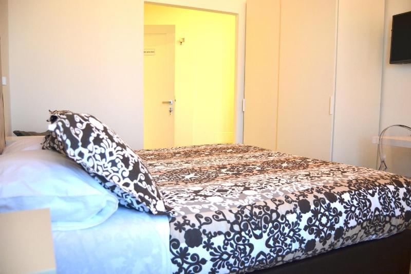 Double Room with Balcony image 3