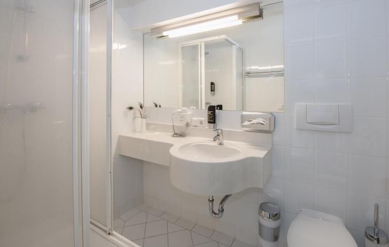 Single Room image 2
