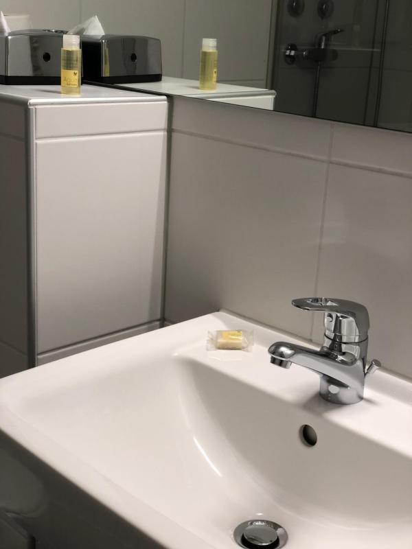 Single Room image 3