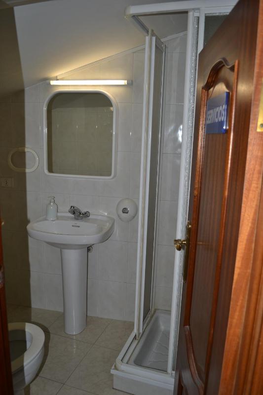 Single Room with Shared Shower and Toilet image 2