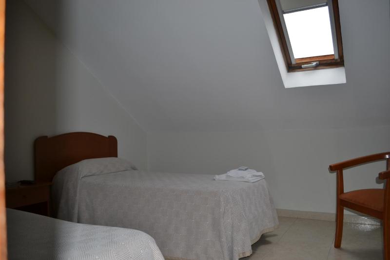 Single Room with Shared Shower and Toilet image 4