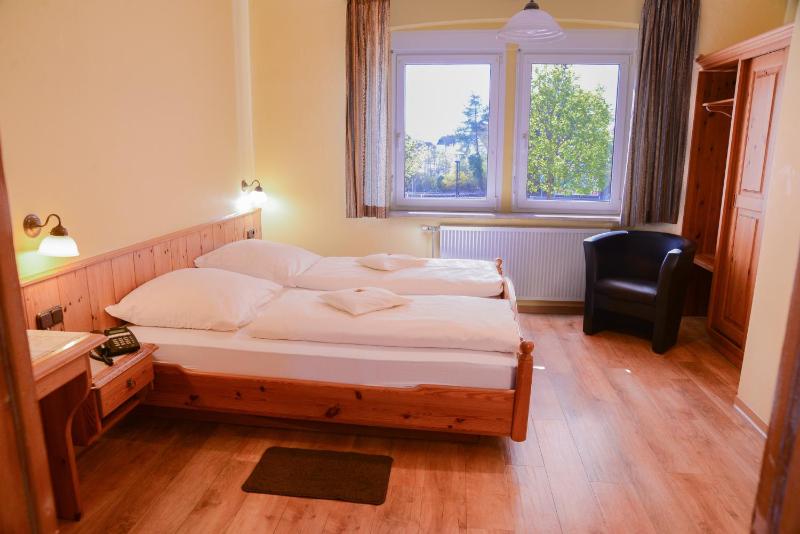 Budget Double Room image 3