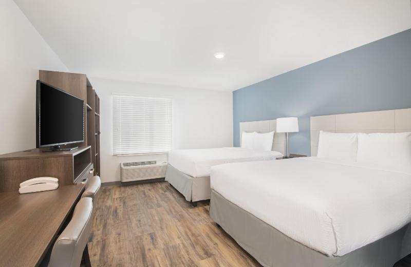 Quadruple Room with Two Queen Beds and Tub - Disability Access/Non Smoking image 1