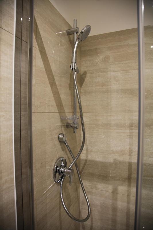 Single Room with Bathroom image 2