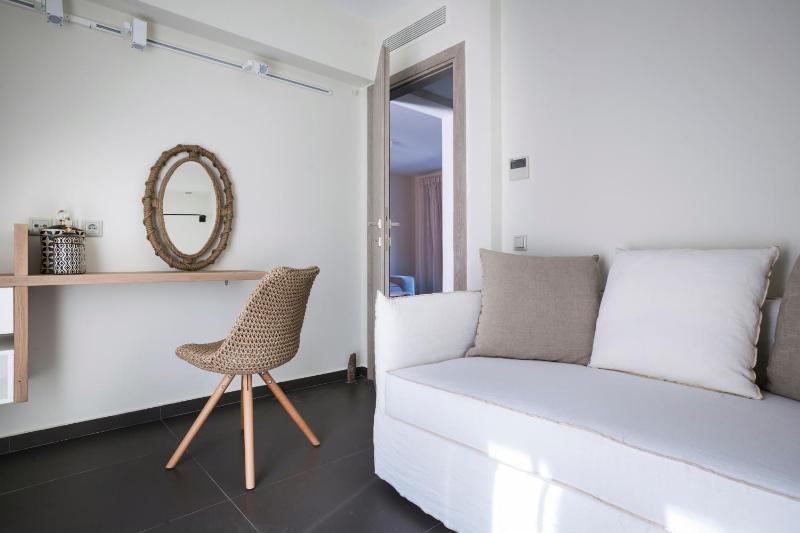 Argostoli Marina Suites - image 11